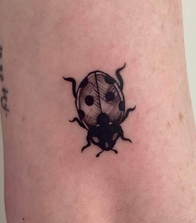 Blackwork tetoválás – győri tetoválás Dodó Ink Tattoo