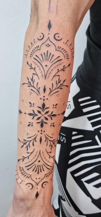 Blackwork tetoválás – győri tetoválás Dodó Ink Tattoo
